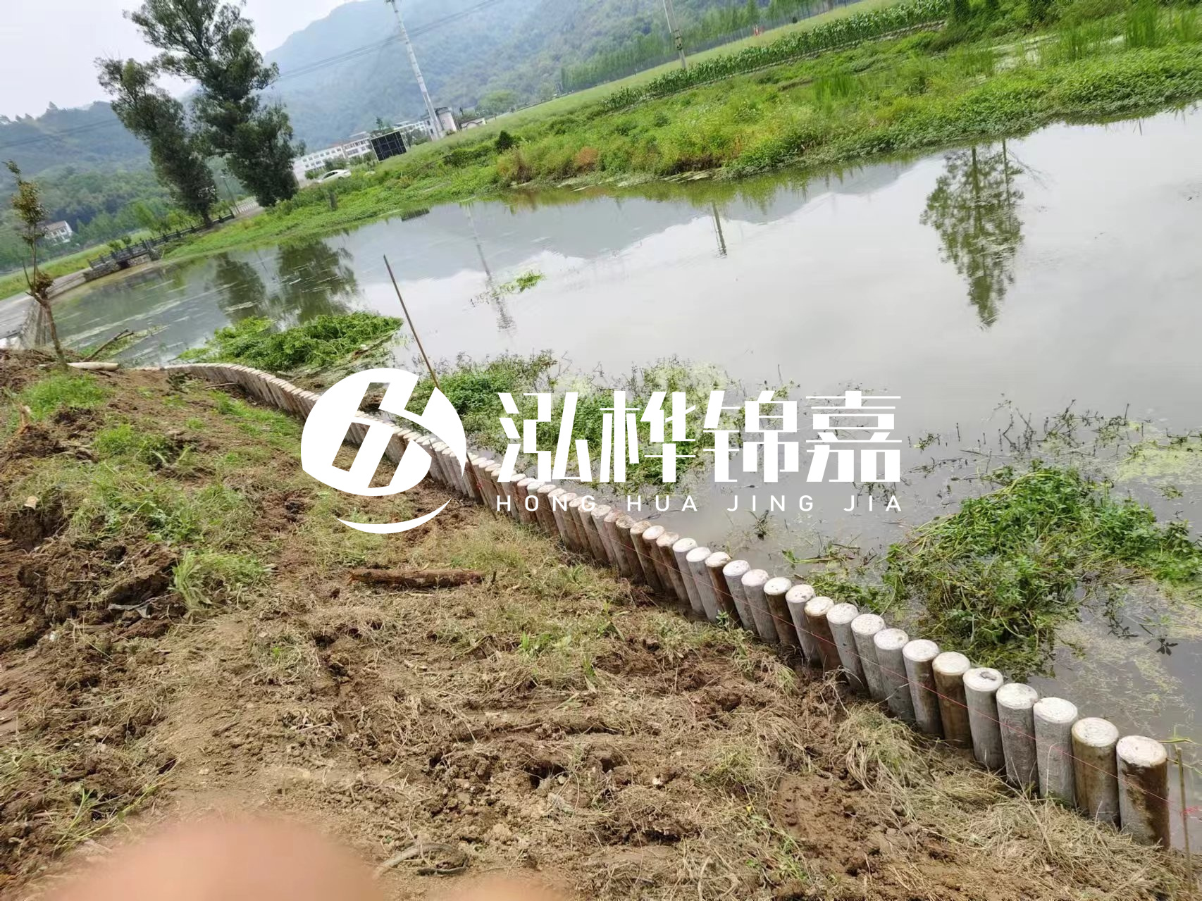 安順市挖機打木樁專業(yè)施工-河道水泥樁護坡多少錢一米？