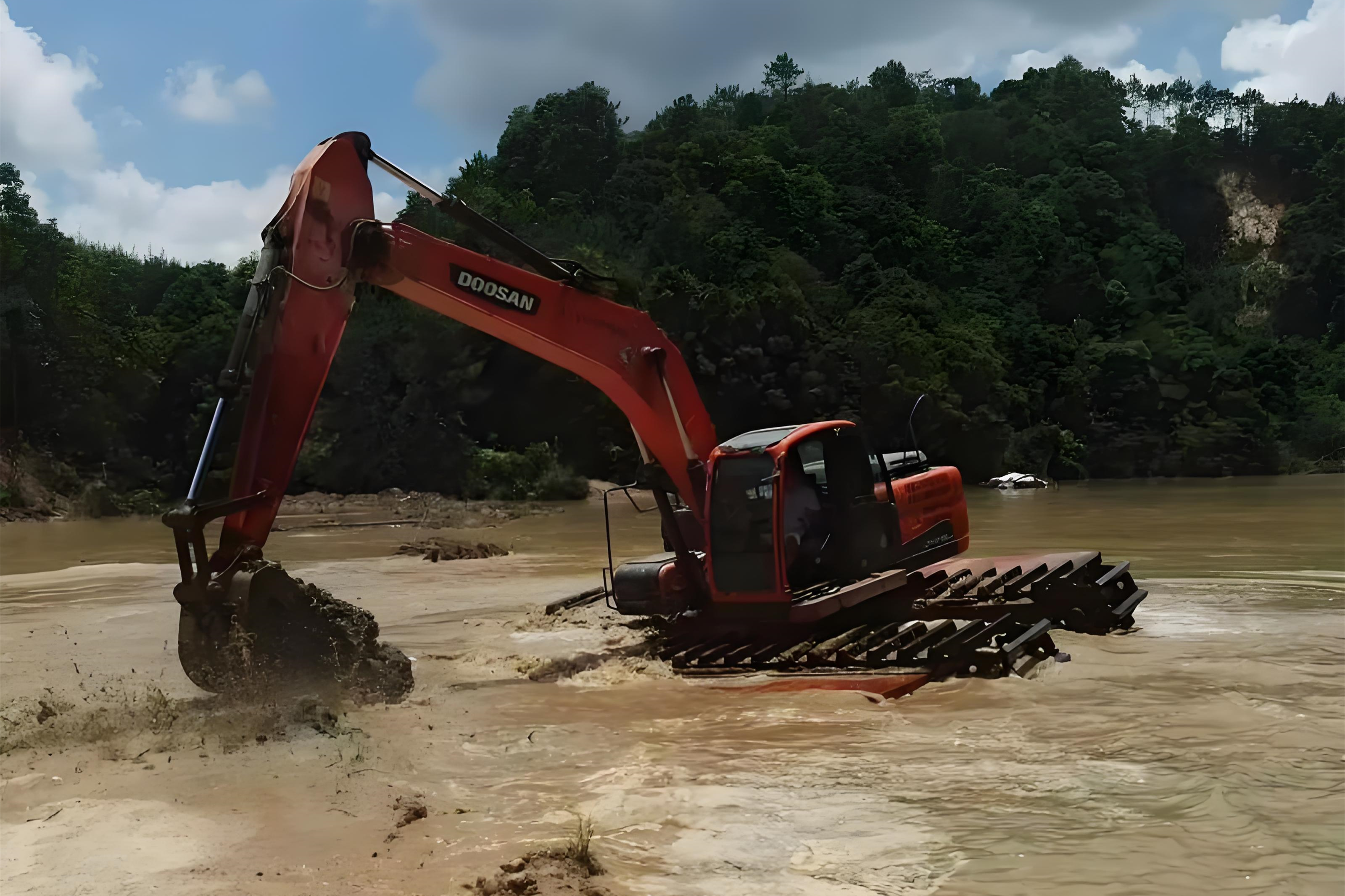 浙江杭州挖機(jī)清淤施工隊(duì)-沼澤地清淤需要先排水嗎？